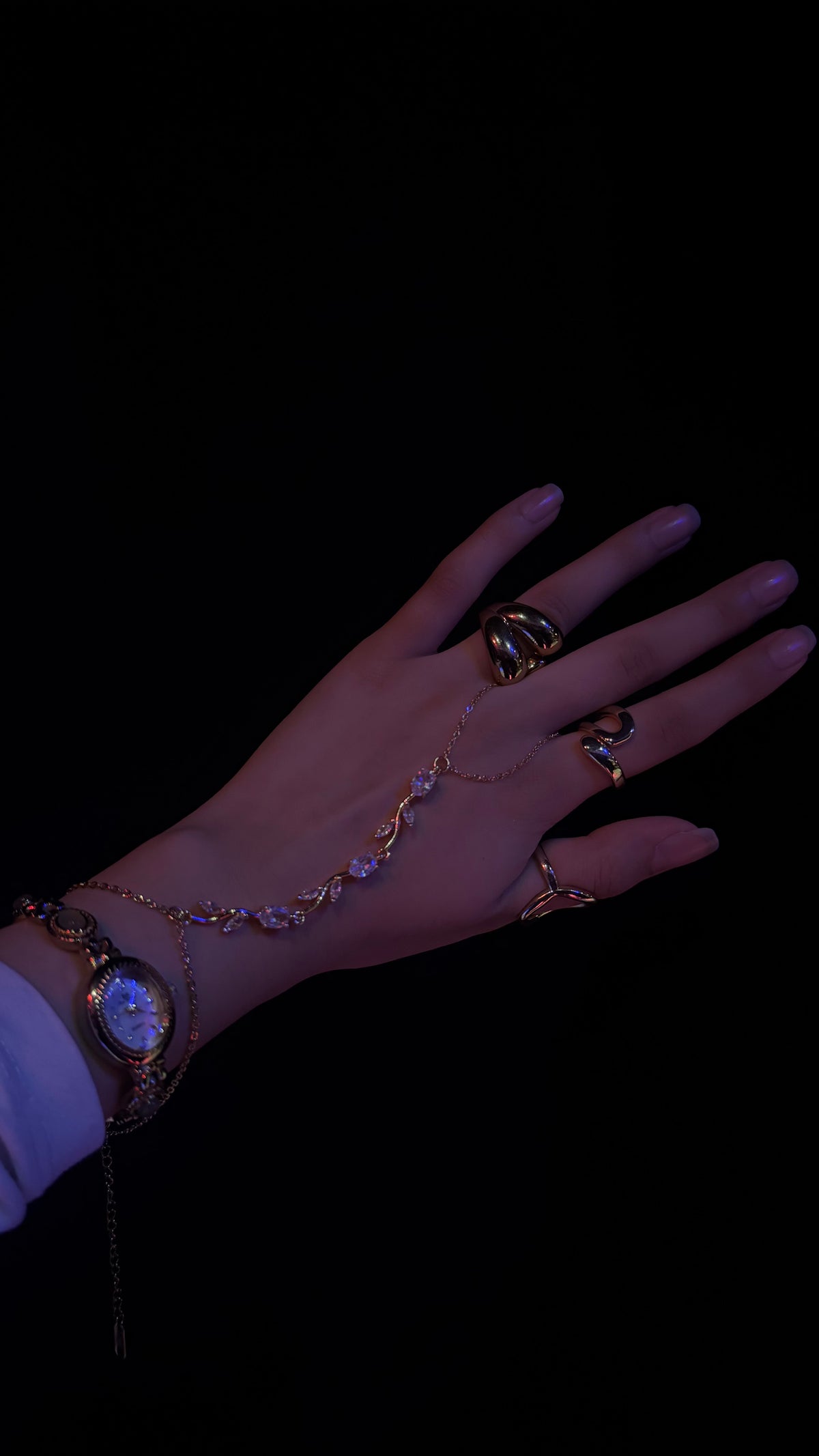 Kanwal Tulip Hand Bracelet