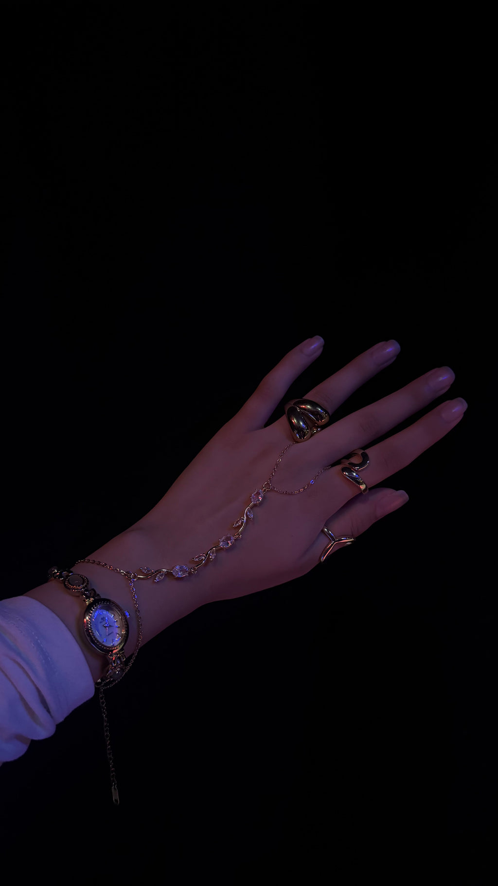 Kanwal Tulip Hand Bracelet