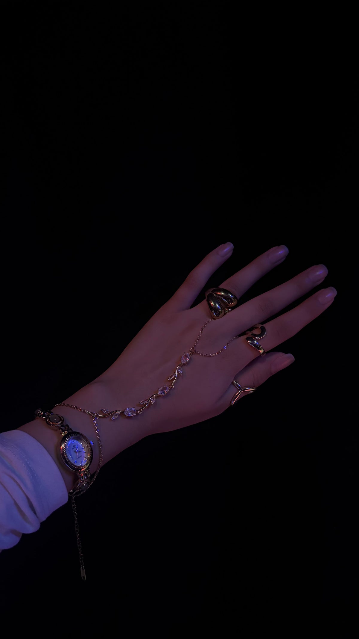 Kanwal Tulip Hand Bracelet